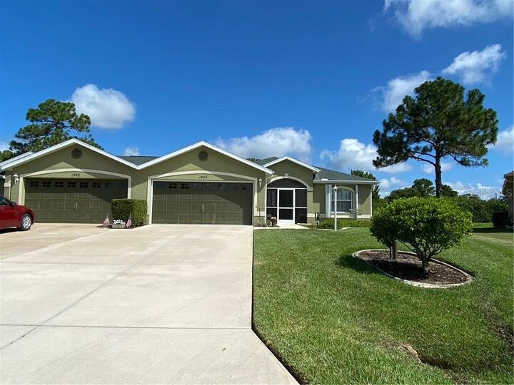 Property Photo: 1340 Hedgewood Circle FL 34288