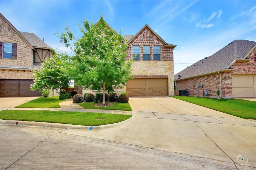 Property Photo:  2420 Royal Summit Drive  TX 75006 