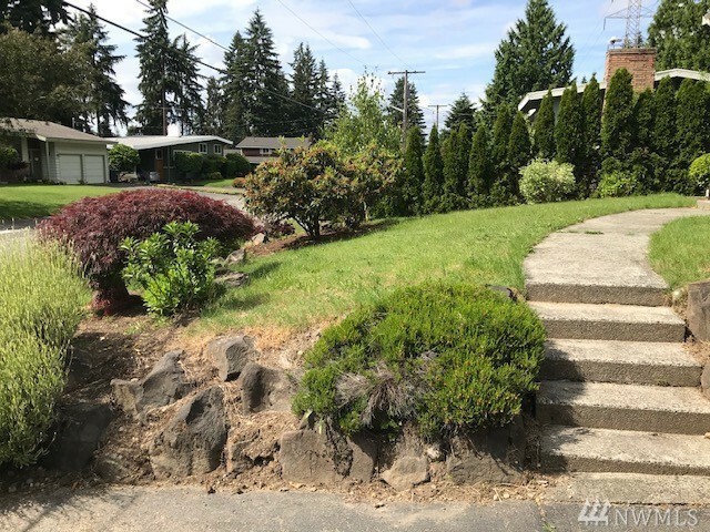 Property Photo:  5222 123rd Ave SE  WA 98006 