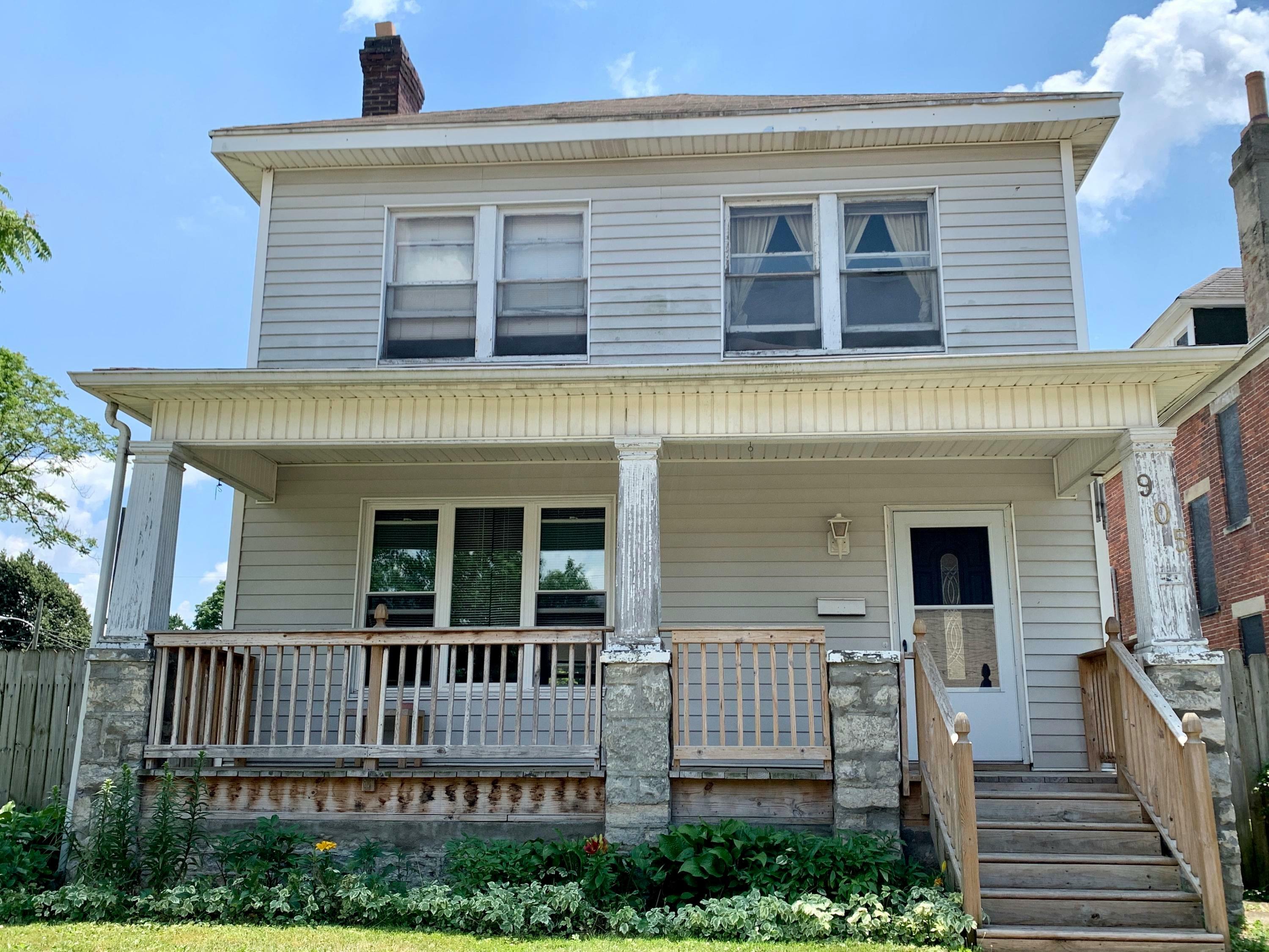 Property Photo:  905 W Town Street  OH 43222 