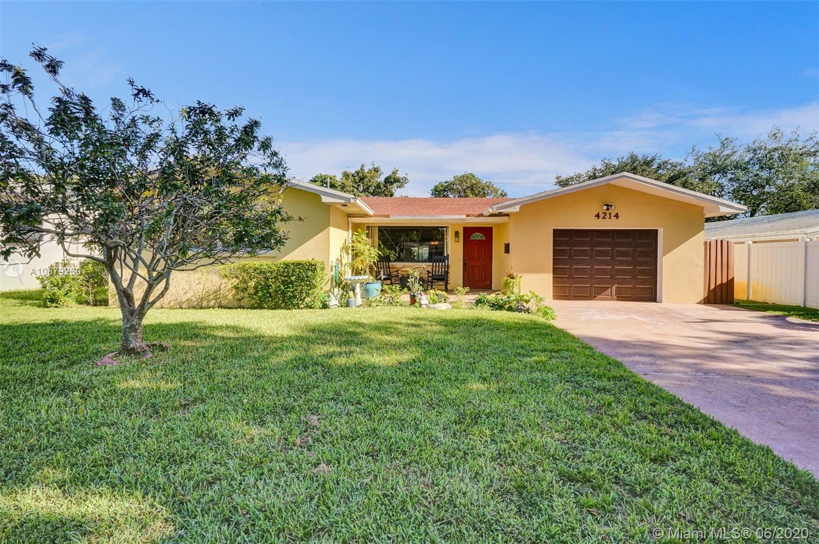 Property Photo:  4214 W Park Rd  FL 33021 