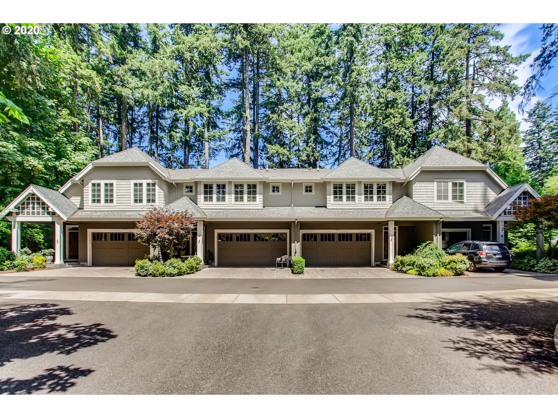 Property Photo:  4403 Oakridge Rd  OR 97035 