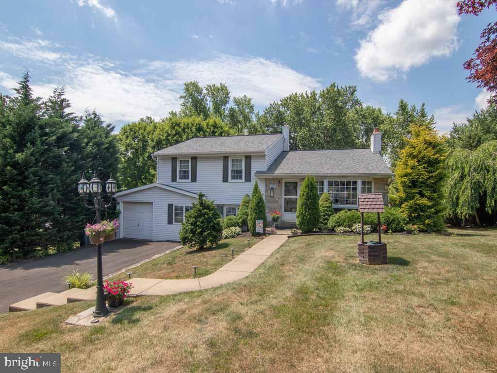 Property Photo:  98 N Hilltop Drive  PA 18966 