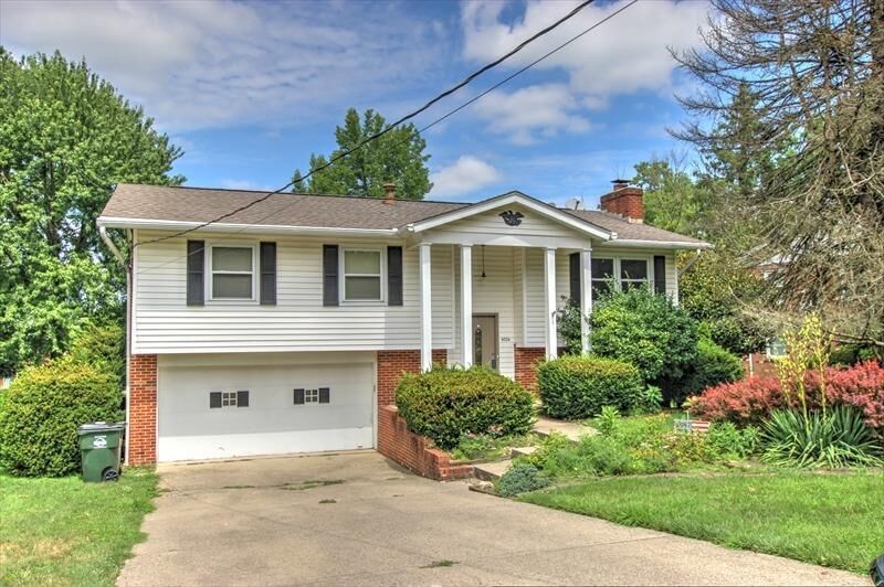 Property Photo: 4004 E Kemper Rd OH 45241
