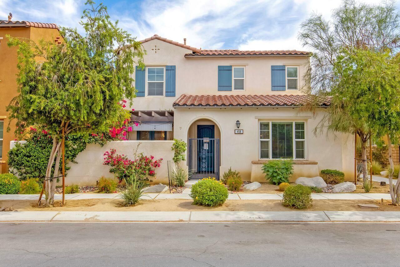 Property Photo: 458 Via De La Paz CA 92211