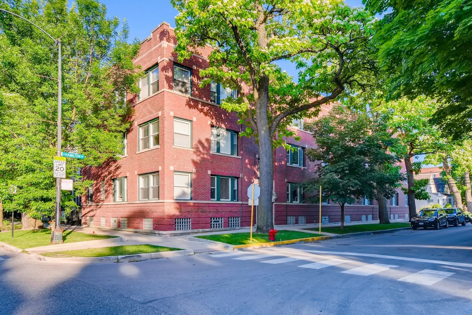 Property Photo:  3555 N Hamilton Avenue 1  IL 60618 
