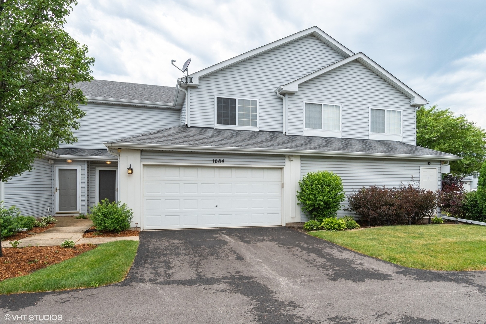 Property Photo:  1684 Abington Lane  IL 60542 