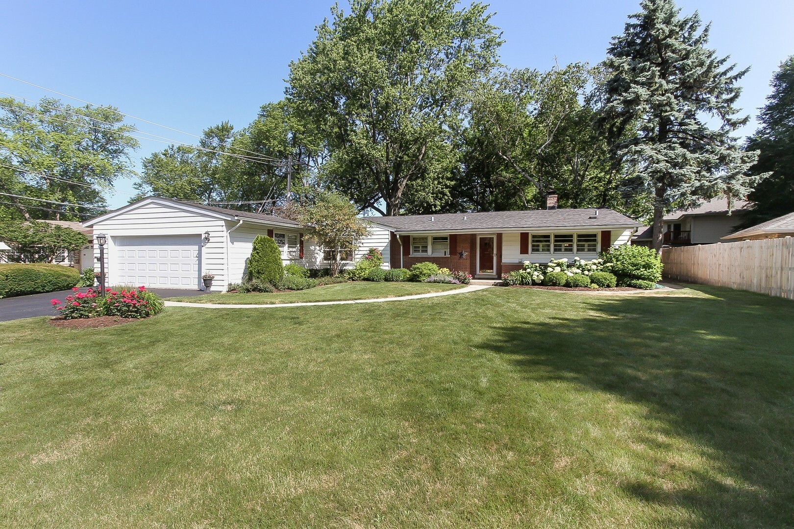 Property Photo:  200 West Lonnquist Boulevard  IL 60056 