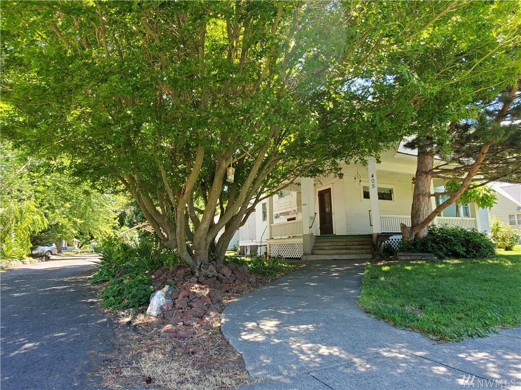 Property Photo:  405 Main St  WA 99361 