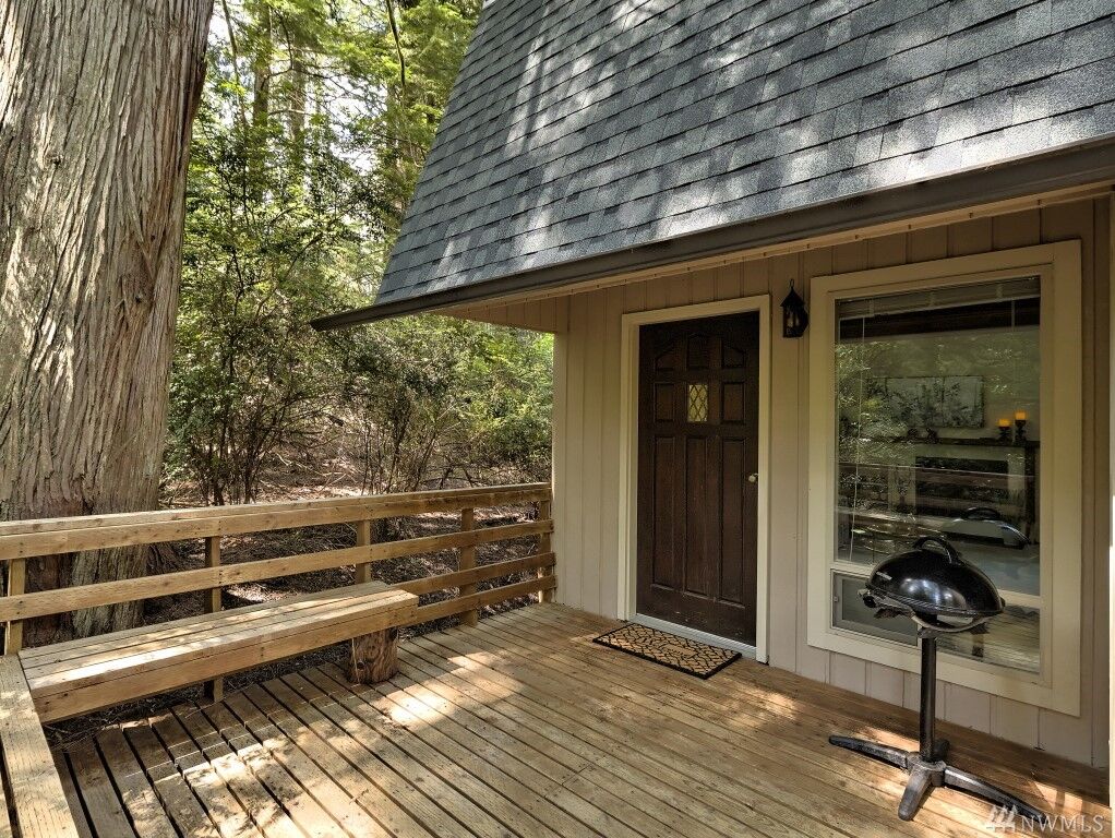 Property Photo: 131 E Barnacle Boulevard WA 98584