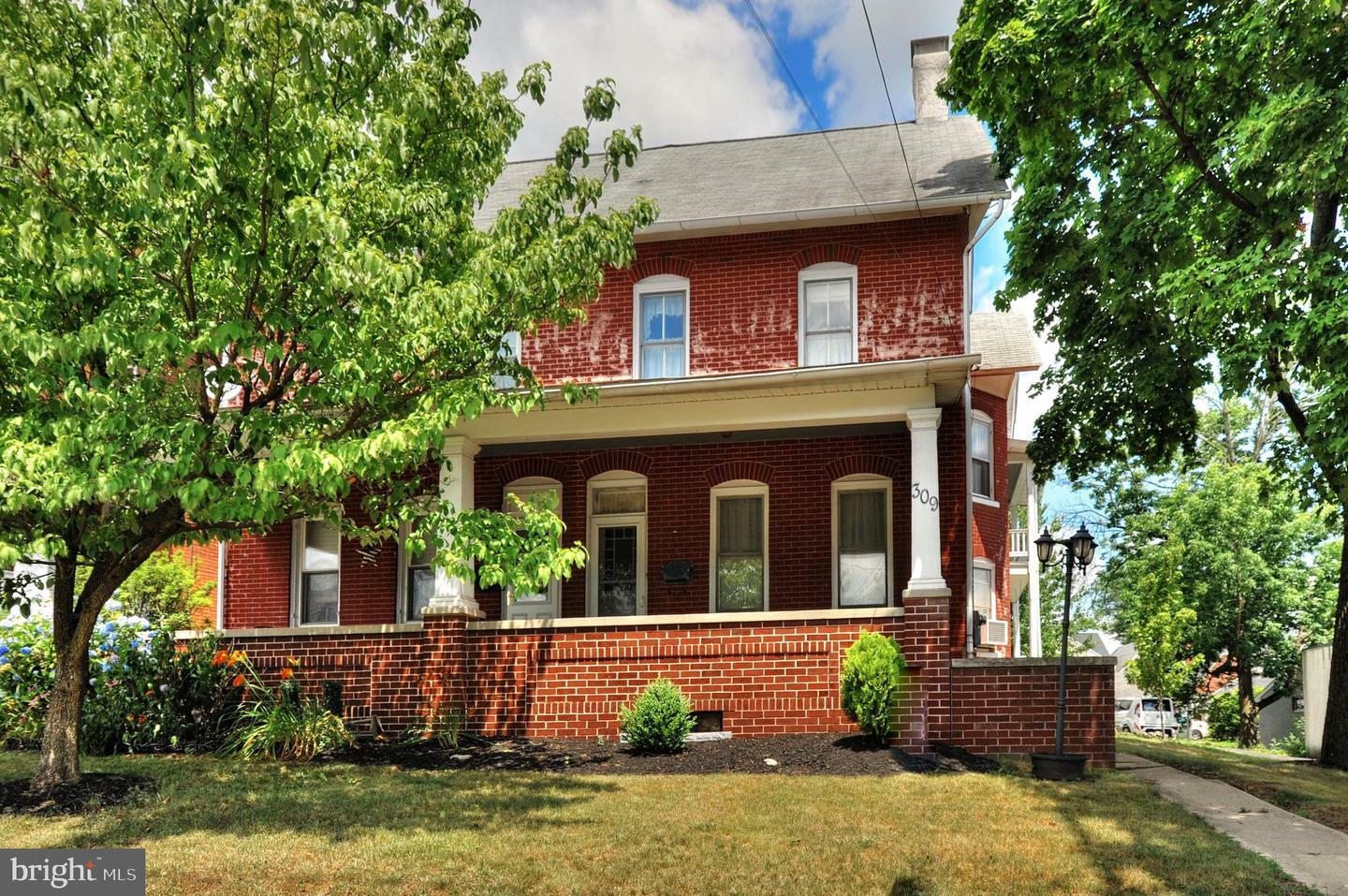 Property Photo: 309 W Walnut Street PA 18944