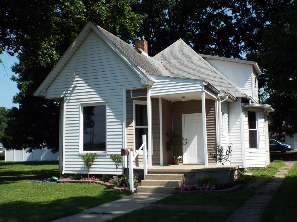 Property Photo:  708 W State Street  IN 47670 