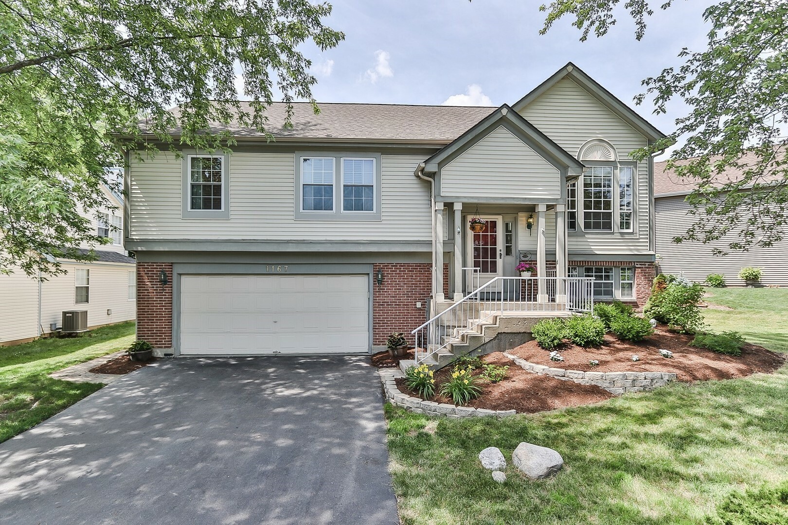 Property Photo:  1167 Lexington Lane  IL 60047 