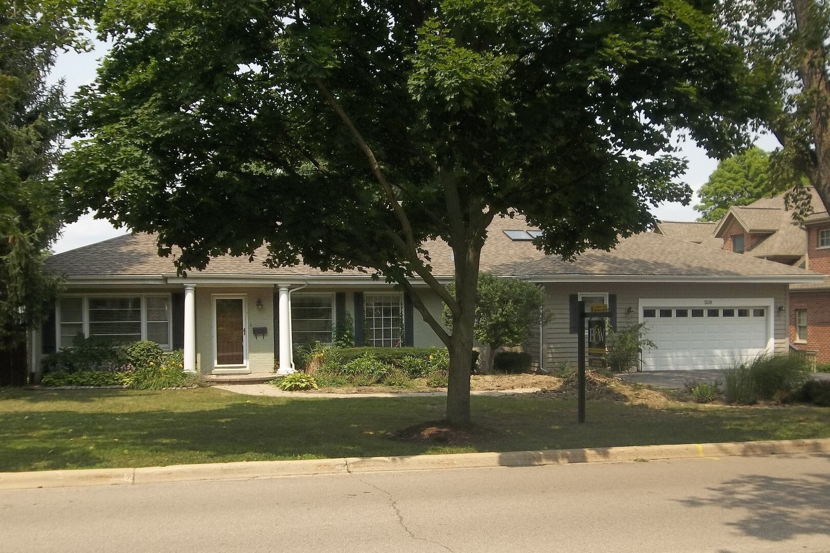 Property Photo: 508 East Hillside Avenue IL 60010