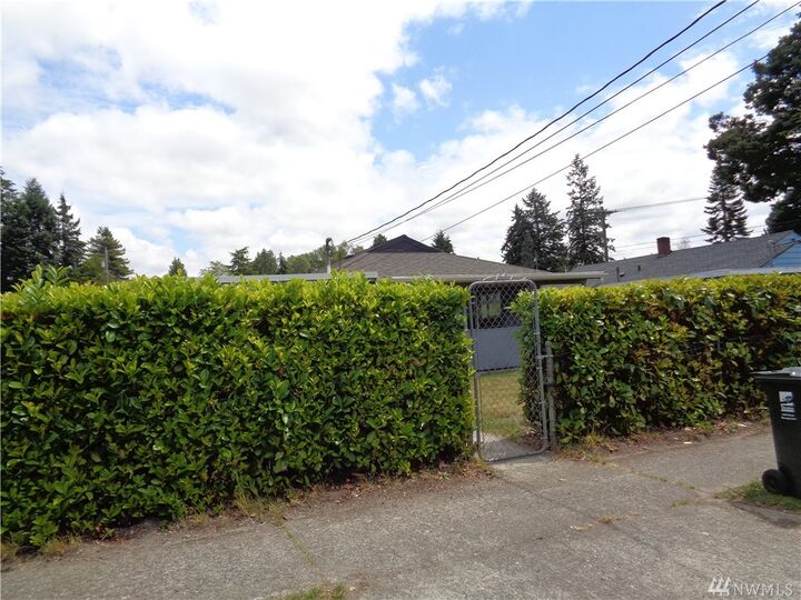 Property Photo: 8641 S Park Avenue WA 98444