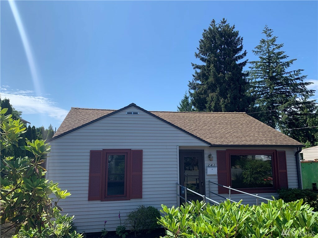 Property Photo:  243 SW 137th St  WA 98166 