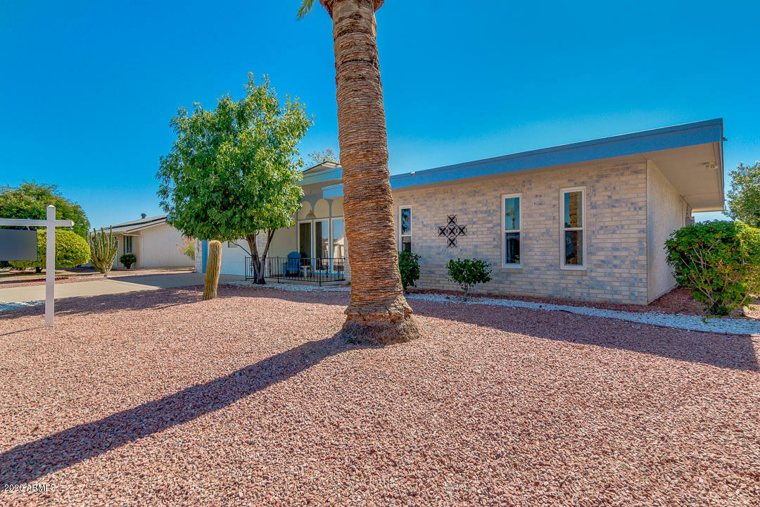 Property Photo: 14038 N Lakeforest Drive AZ 85351