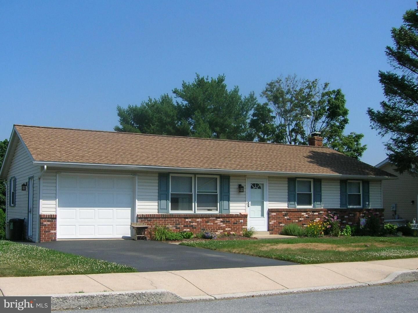 Property Photo:  347 Vista Drive  PA 17522 