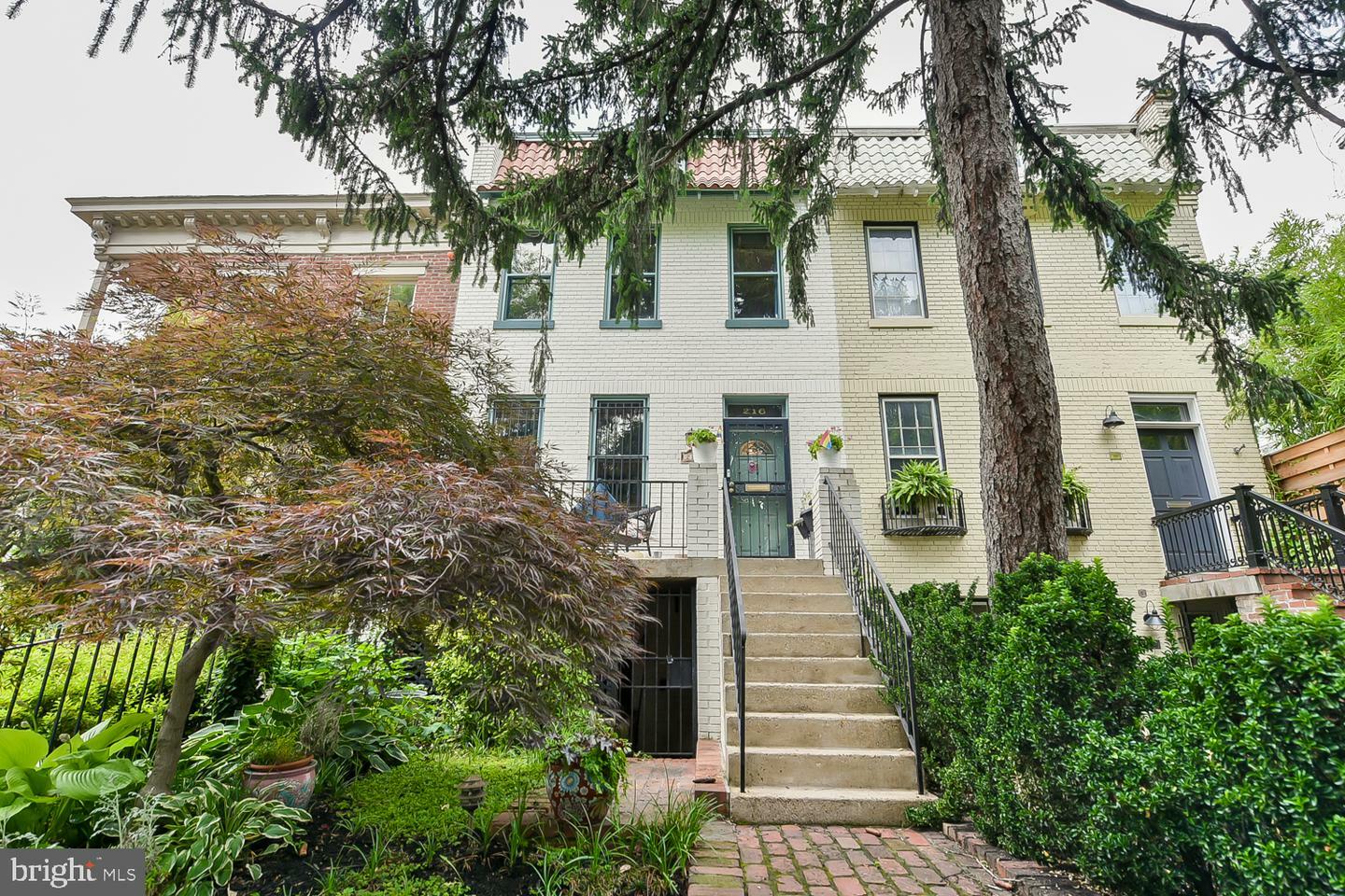 Property Photo:  216 11th Street NE  DC 20002 