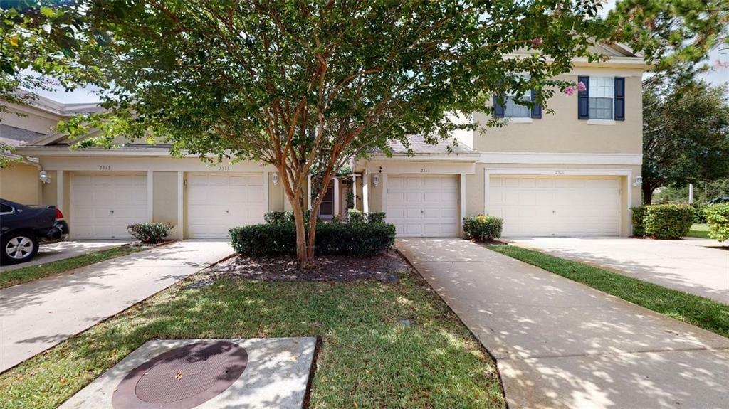 Property Photo:  2511 Earlswood Court  FL 33510 