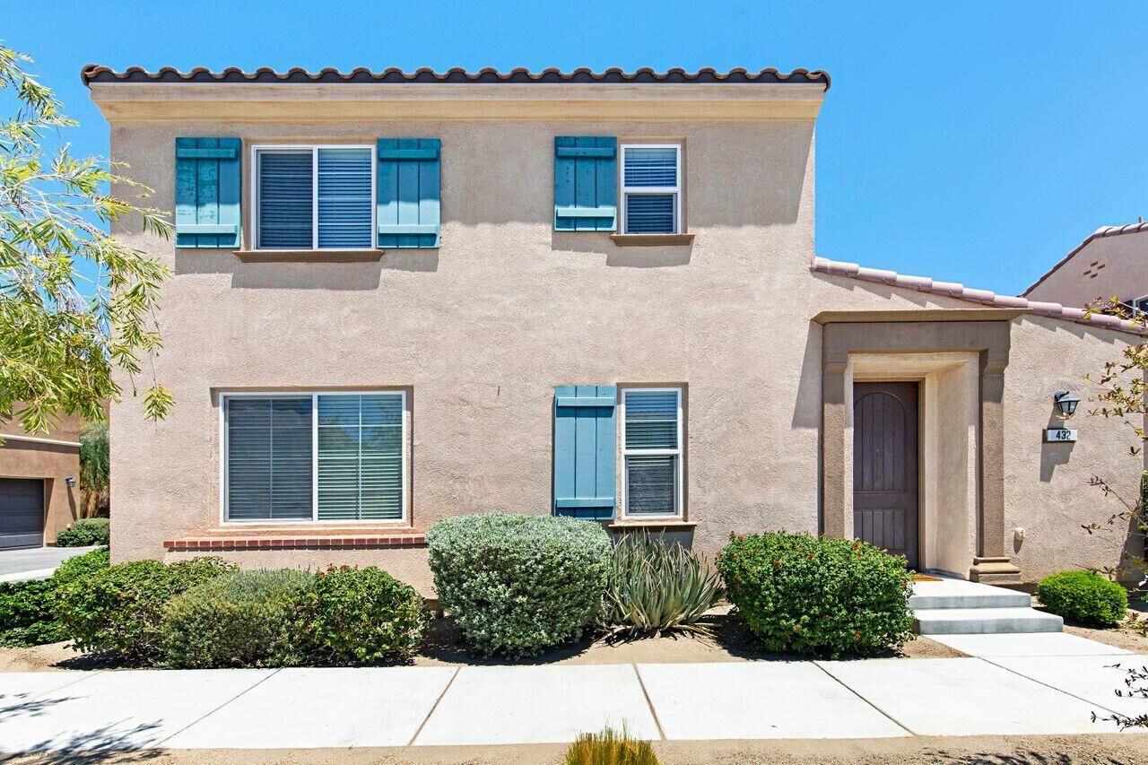 Property Photo: 432 Via De La Paz CA 92211