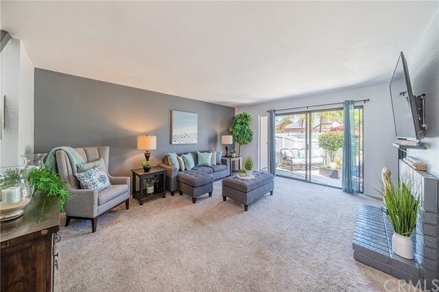 Property Photo:  916 Hyde Court  CA 92626 