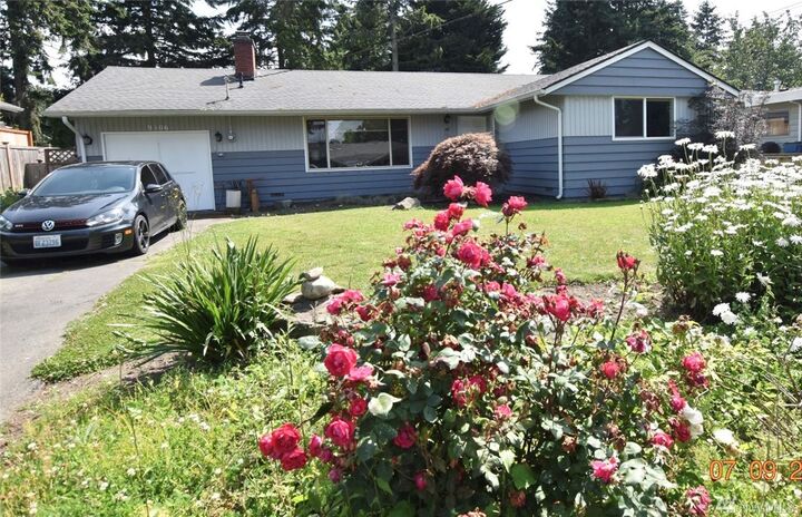 9106 216th St SW  Edmonds WA 98026 photo