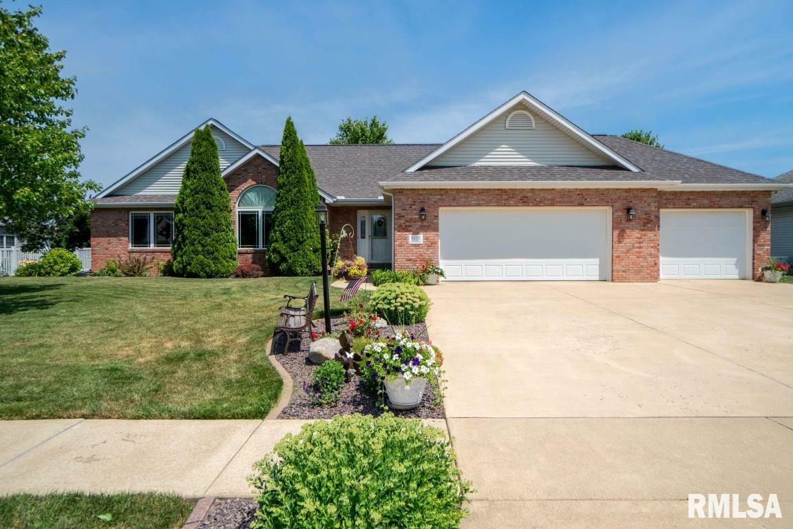 Property Photo:  1613 Sycamore  IL 61571 