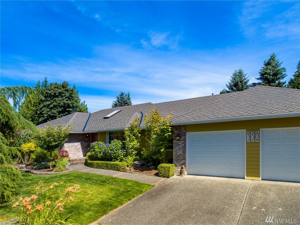 Property Photo:  330 Rose Ct  WA 98273 