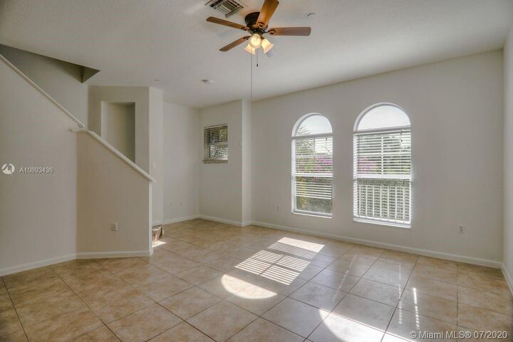 Property Photo:  1033 NE 17th Way 502  FL 33304 