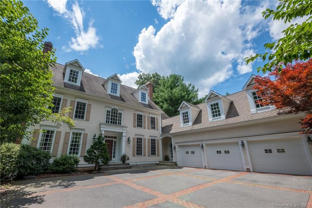 Property Photo:  5 Kew Gardens  CT 06032 