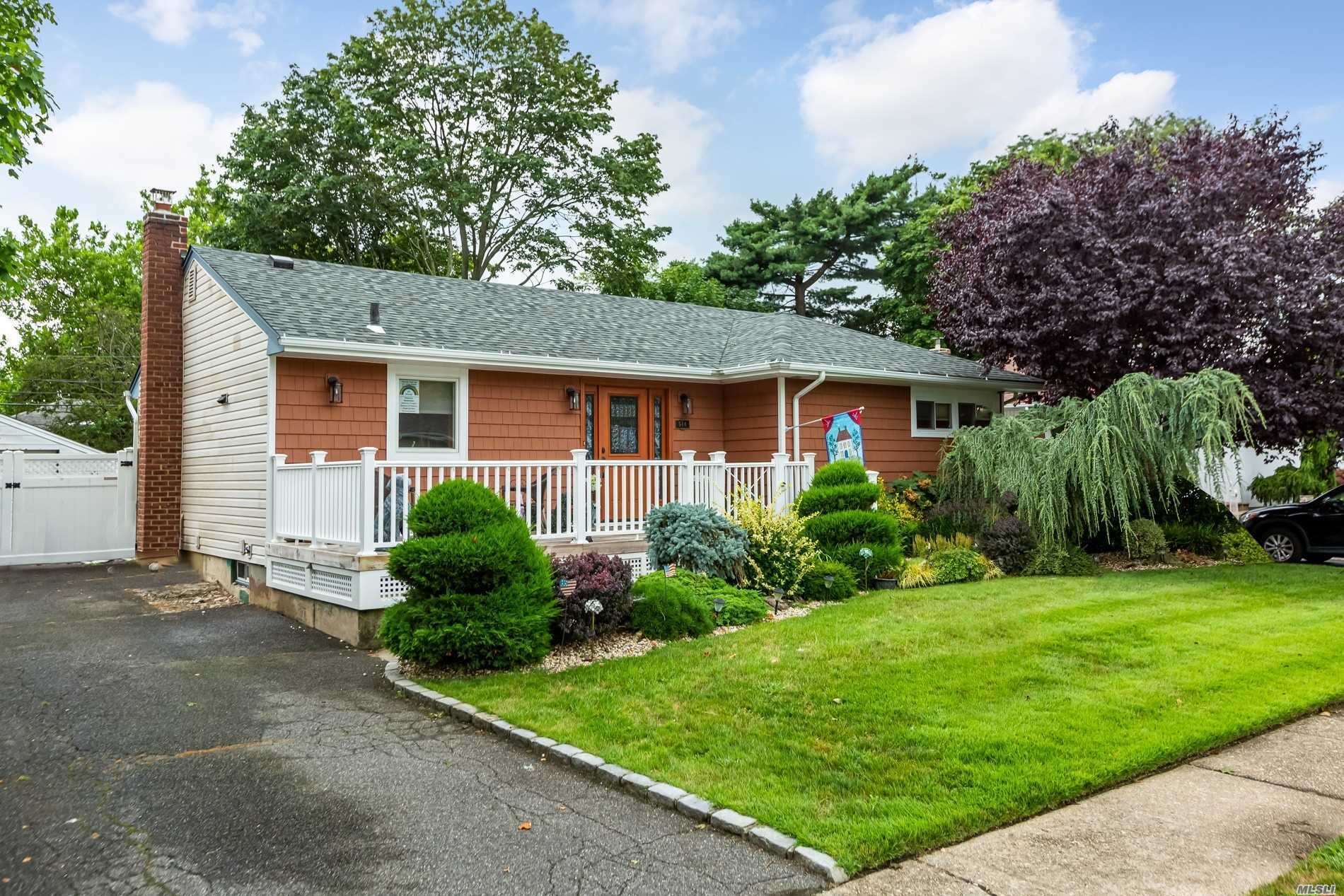 Property Photo:  514 Larch Lane  NY 11554 