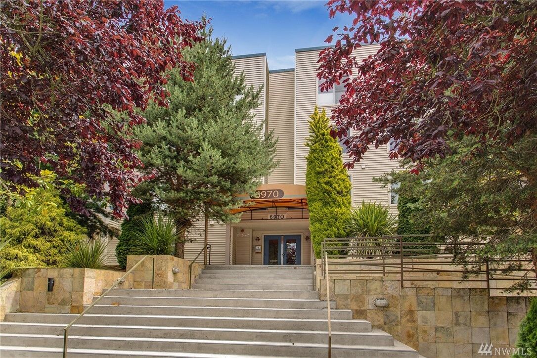 Property Photo:  6970  California Avenue SW B303  WA 98136 