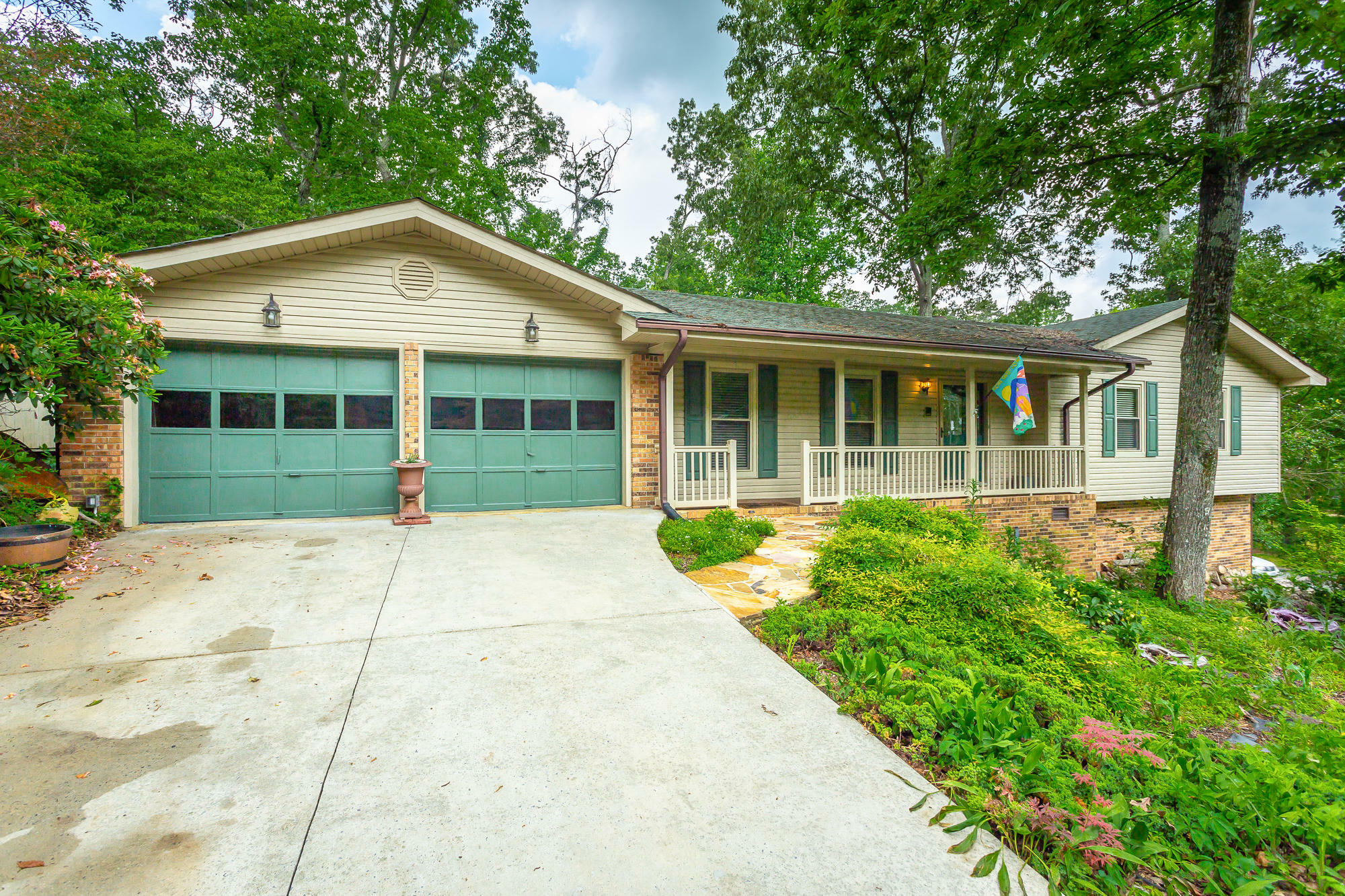 2495 Shenandoah Dr  Chattanooga TN 37421 photo