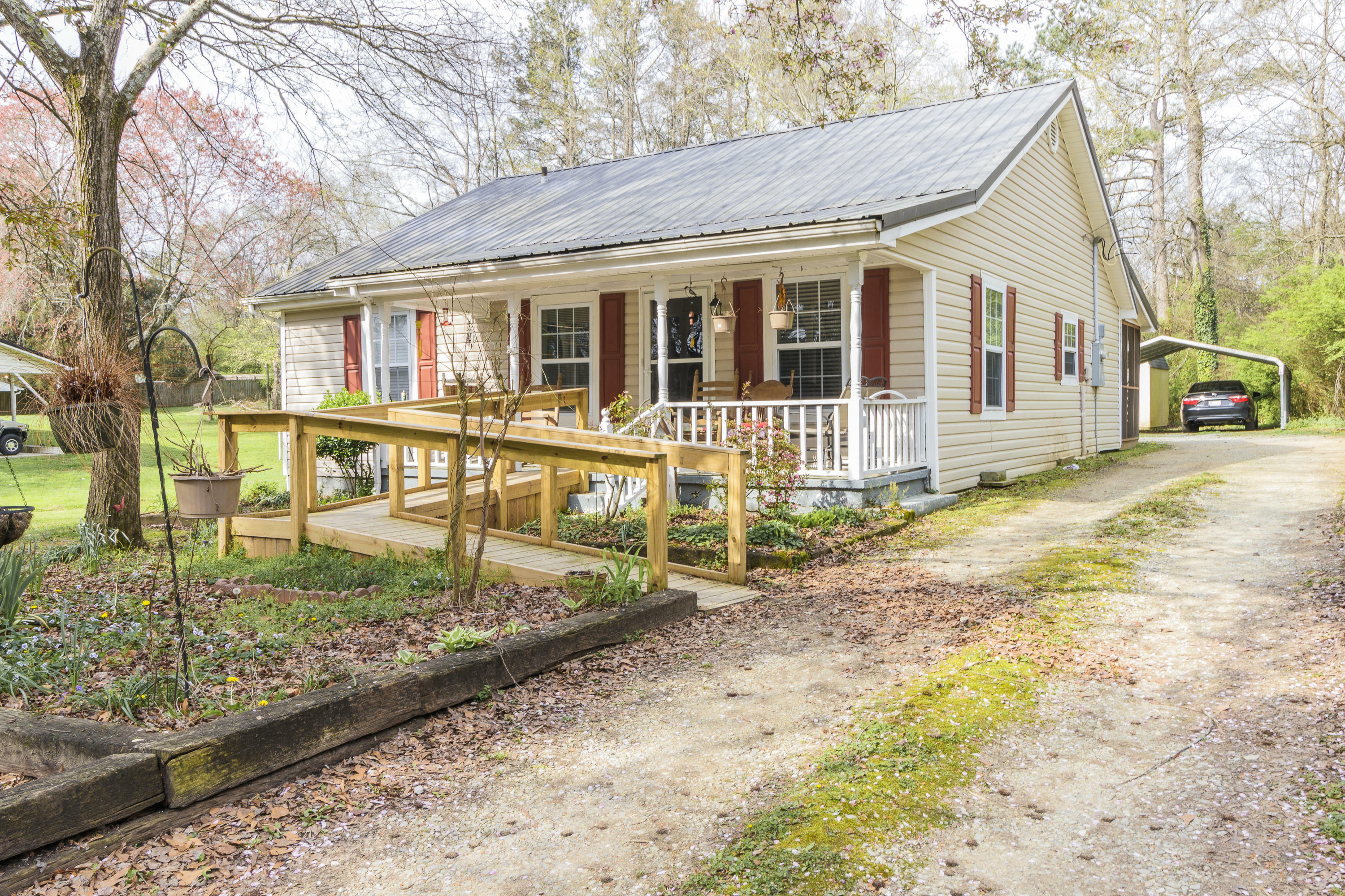 Property Photo:  701 N Duke St  GA 30728 