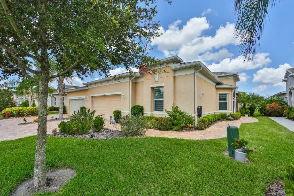 Property Photo:  2240 Vista Greens Drive  FL 33573 