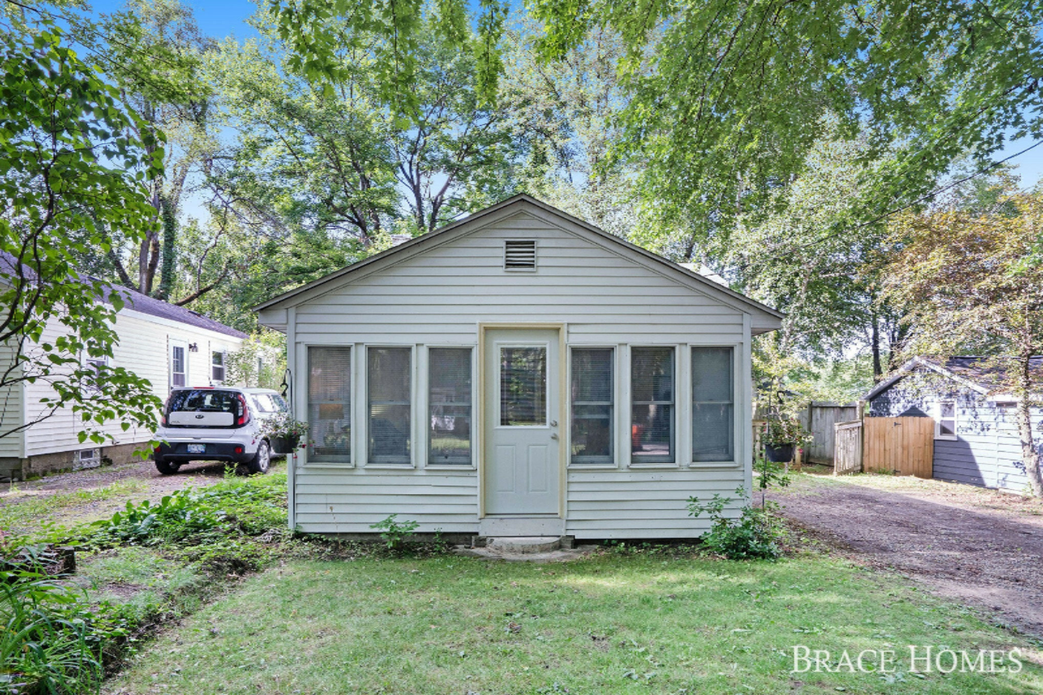 Property Photo: 6828 Goldenrod Avenue NE MI 49341