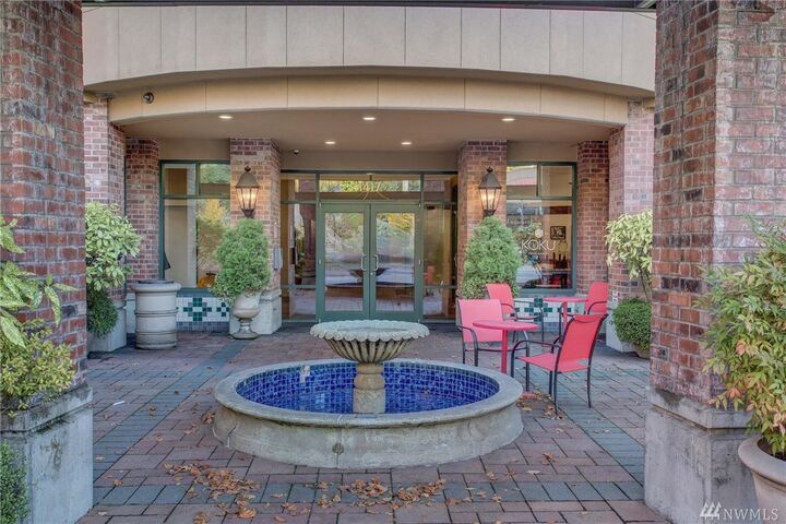 Property Photo:  1417 Queen Anne Ave N 402  WA 98109 