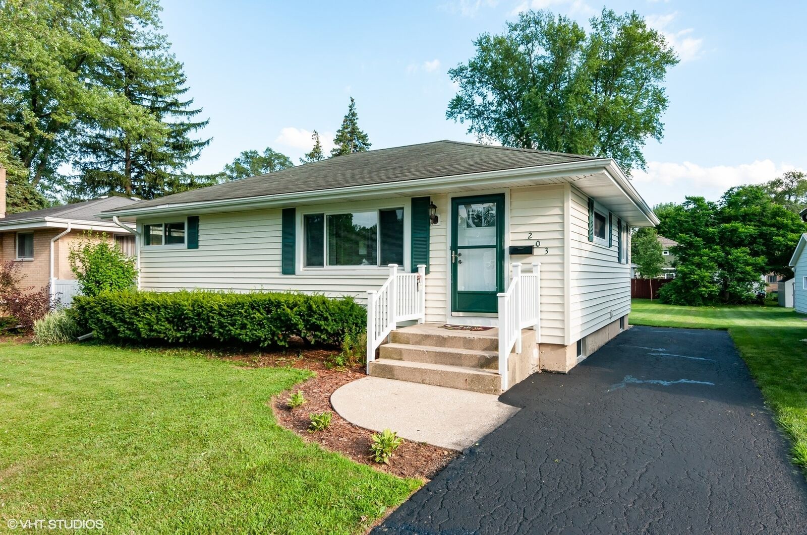 Property Photo:  203 West Berkshire Avenue  IL 60148 