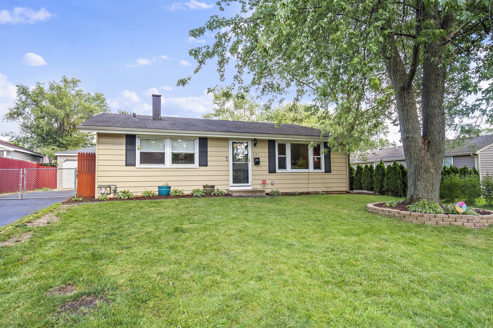 Property Photo: 657 Jefferson Avenue IL 60110
