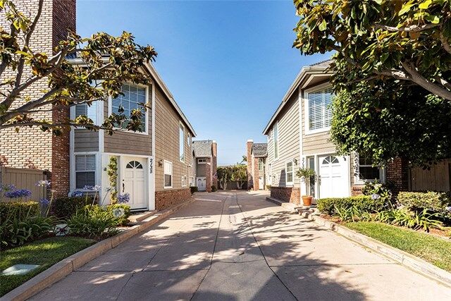 Property Photo:  2137 Sabot Cove  CA 92627 