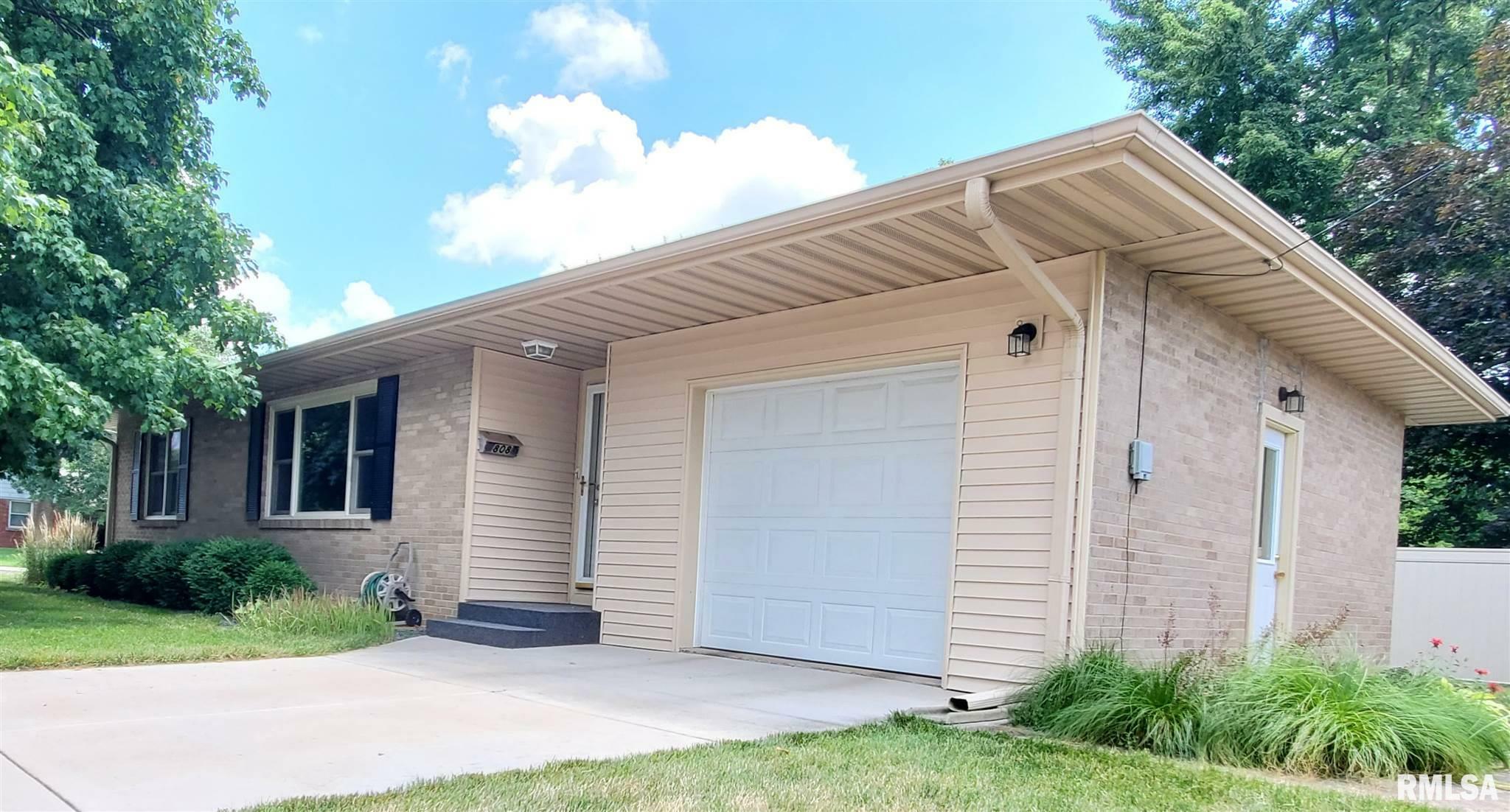 Property Photo:  808 Sheridan  IL 61554 