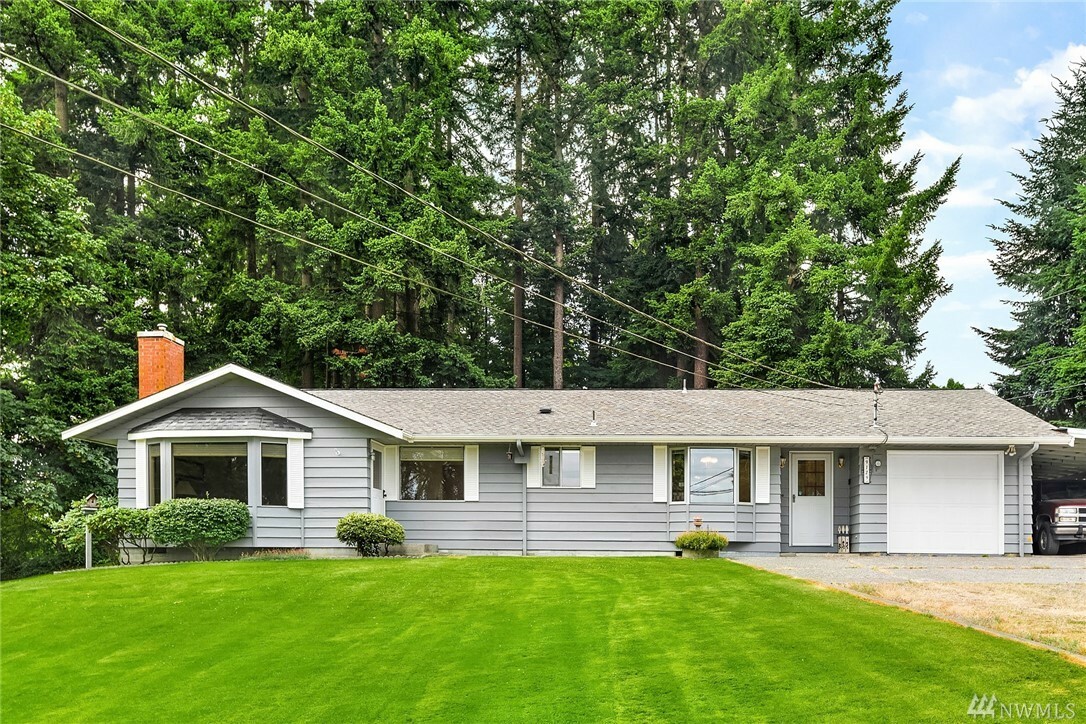 Property Photo:  9129 56th St SE  WA 98290 