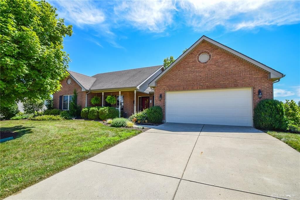 Property Photo: 2610 Renwick Way OH 45373