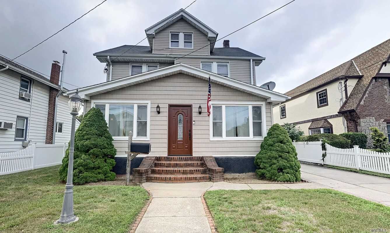Property Photo:  41 Robertson Road  NY 11563 