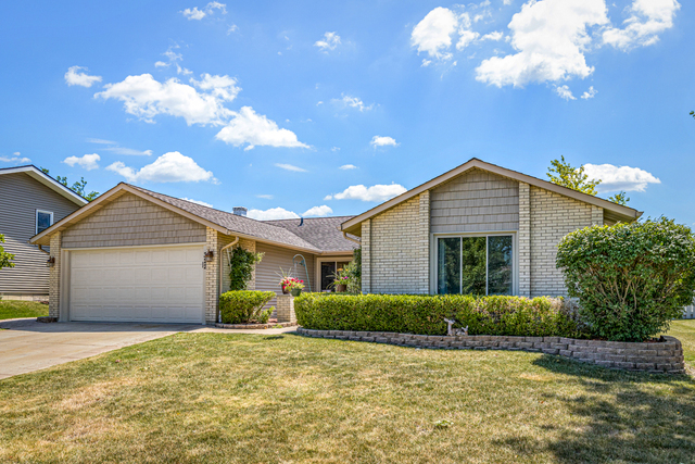 Property Photo: 322 Byron Avenue IL 60108