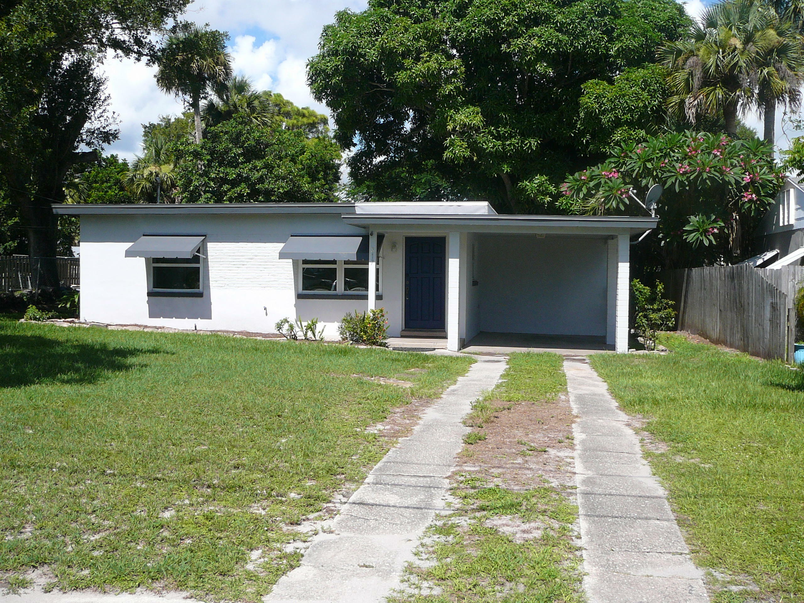 Property Photo:  817 S 7th S Street  FL 34950 