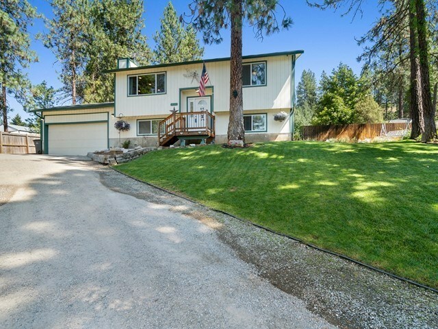 Property Photo: 411 E Shore Rd WA 99026
