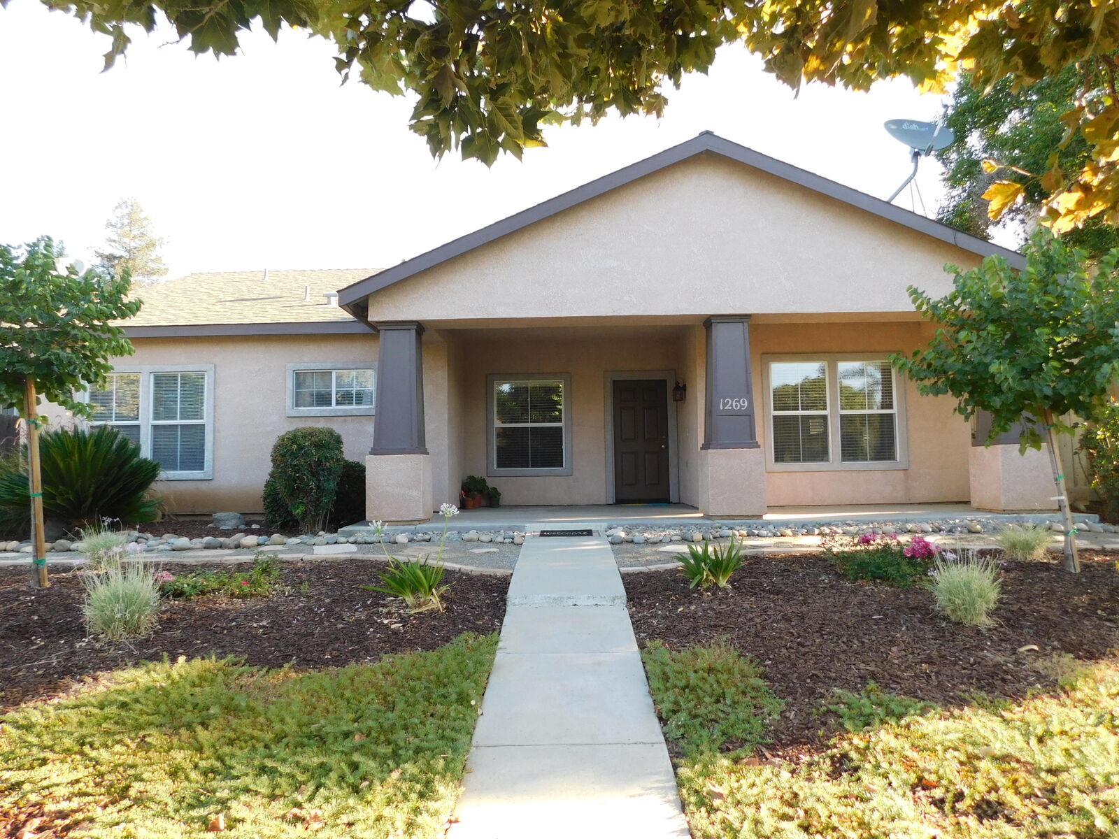 Property Photo:  1269 Vine Street  CA 93221 