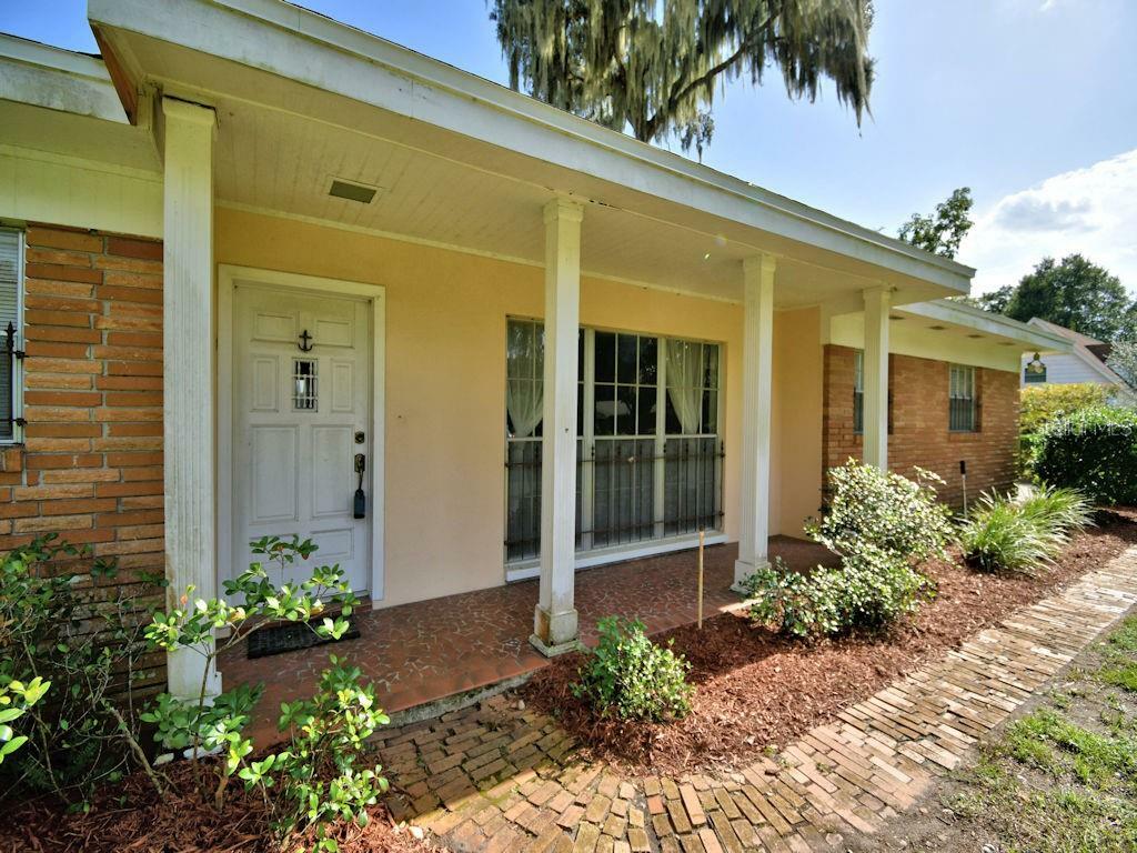 Property Photo:  3503 Royal Court S  FL 33812 